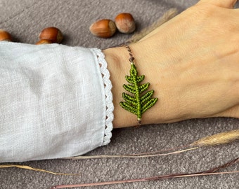 Macrame bracelet green fern leaf - Thin forest bracelets - Bohemian adjustable boho chic jewelry - Unique gift for nature lovers