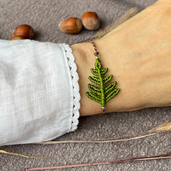 Macrame bracelet green fern leaf - Thin forest bracelets - Bohemian adjustable boho chic jewelry - Unique gift for nature lovers