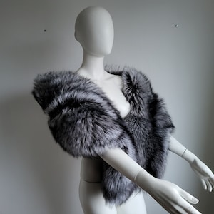 Silver fox fur stole/wrap/scarf image 2