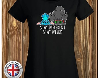 Sdentato e Stitch. Stay Different, t-shirt nera, unisex e da donna.