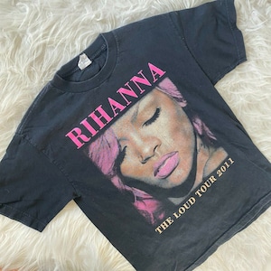 Rihanna The Loud Tour 2011 T shirt,  Rihanna Graphic Tee, Rihanna Fan Tee, Rihanna Retro T-Shirt