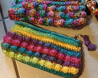 Ręcznie szydełkowany woreczek do przechowywania z uroczym brelokiem w kształcie paragonu lub małego Bobby'ego - kolorowy, wyjątkowy i wykonany z miłością!