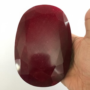 Natural Ruby Oval Gemstone: Large Faceted Cut, 4000-5000 Ct