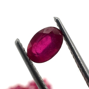 Lab Created Ruby: 7x5mm Oval Cut Gemstone