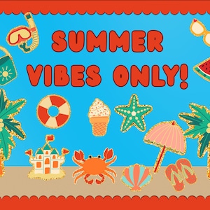 Puede incluir: Un tablero de anuncios azul con el texto "Summer Vibes Only!" en letras rojas. El tablero está decorado con varias imágenes de temática veraniega, incluyendo una sombrilla de playa, una estrella de mar, un cangrejo, una palmera, un cubo y una pala, un salvavidas, una sandía, gafas de sol y un cono de helado.