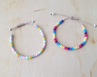 Rocailles Perlen Regenbogen Armband, Bunter Sommer Schmuck, Perlen Armband, Wunsch Armband, Freundschaft Makramee Armband