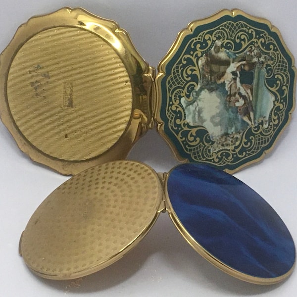 Choix Midcentury Stratton England Powder Compact Round Blue Marble ou Polygon Victorian Motif Original Sifter Mirror Clasp