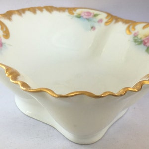 Beautiful Havilland France Oval Serving Bowl Centerpiece Ruffled Scallop Edge Gold Trim Hand Painted Pink Rose Bouquet Signed Joan Rhea 1950