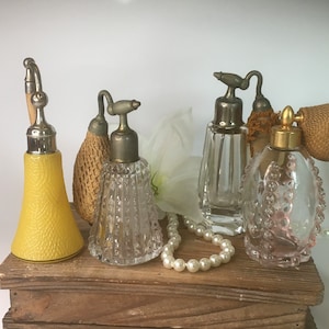 Set van 4 parfumflesjes vintage ijdelheidsdecor vorstelijk roze glas geslepen glas kralen glas gele glazen bol verstuiver elegant Hollywood