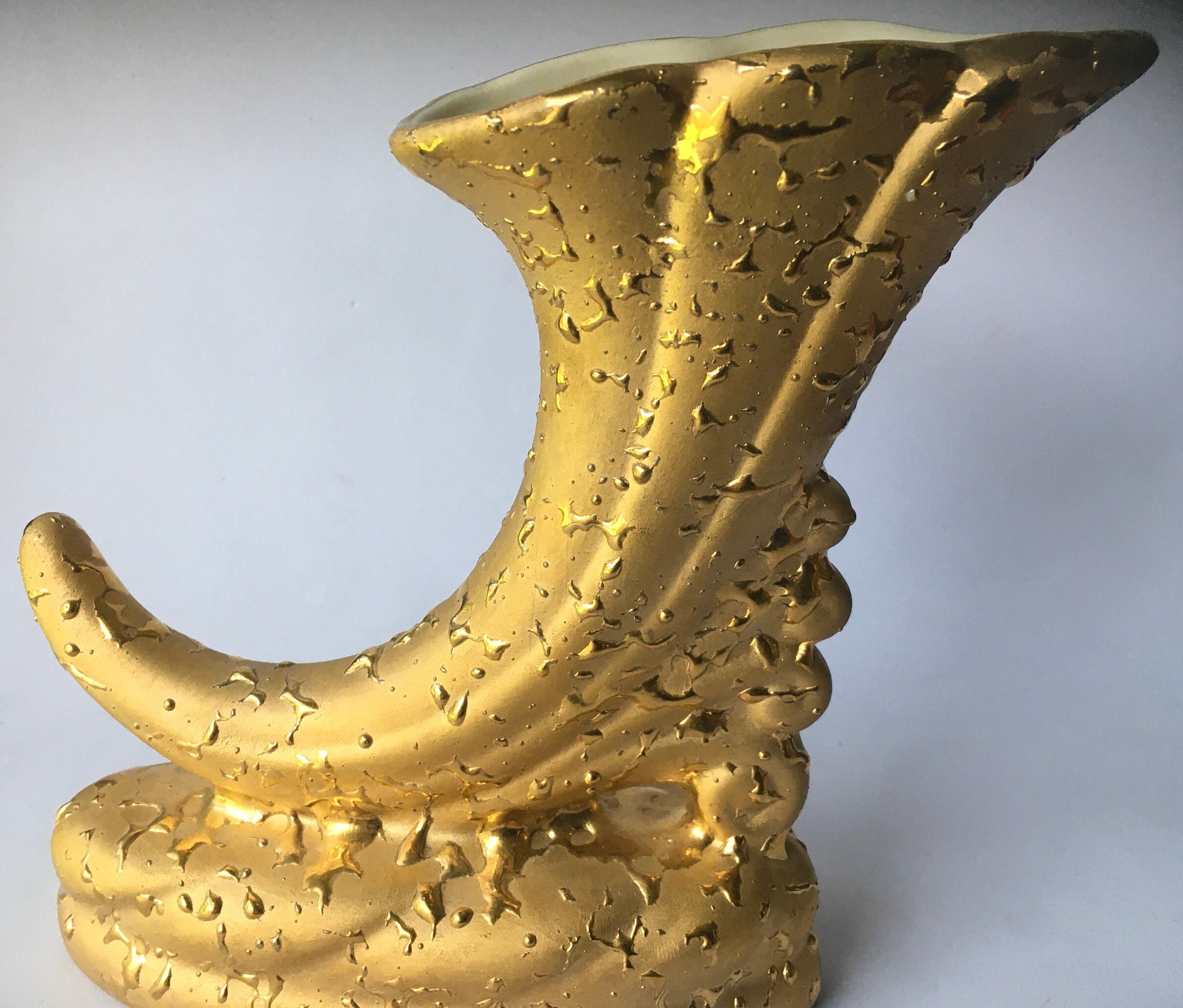 Vintage Beautiful Hand Decorated Weeping Bright Gold USA Horn of Plenty