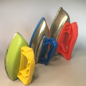 Choice Collectible Vintage Kids Toys Tin and Plastic Irons Wolverine USA Toy Laundry Iron Chrome Blue Red Yellow Handle