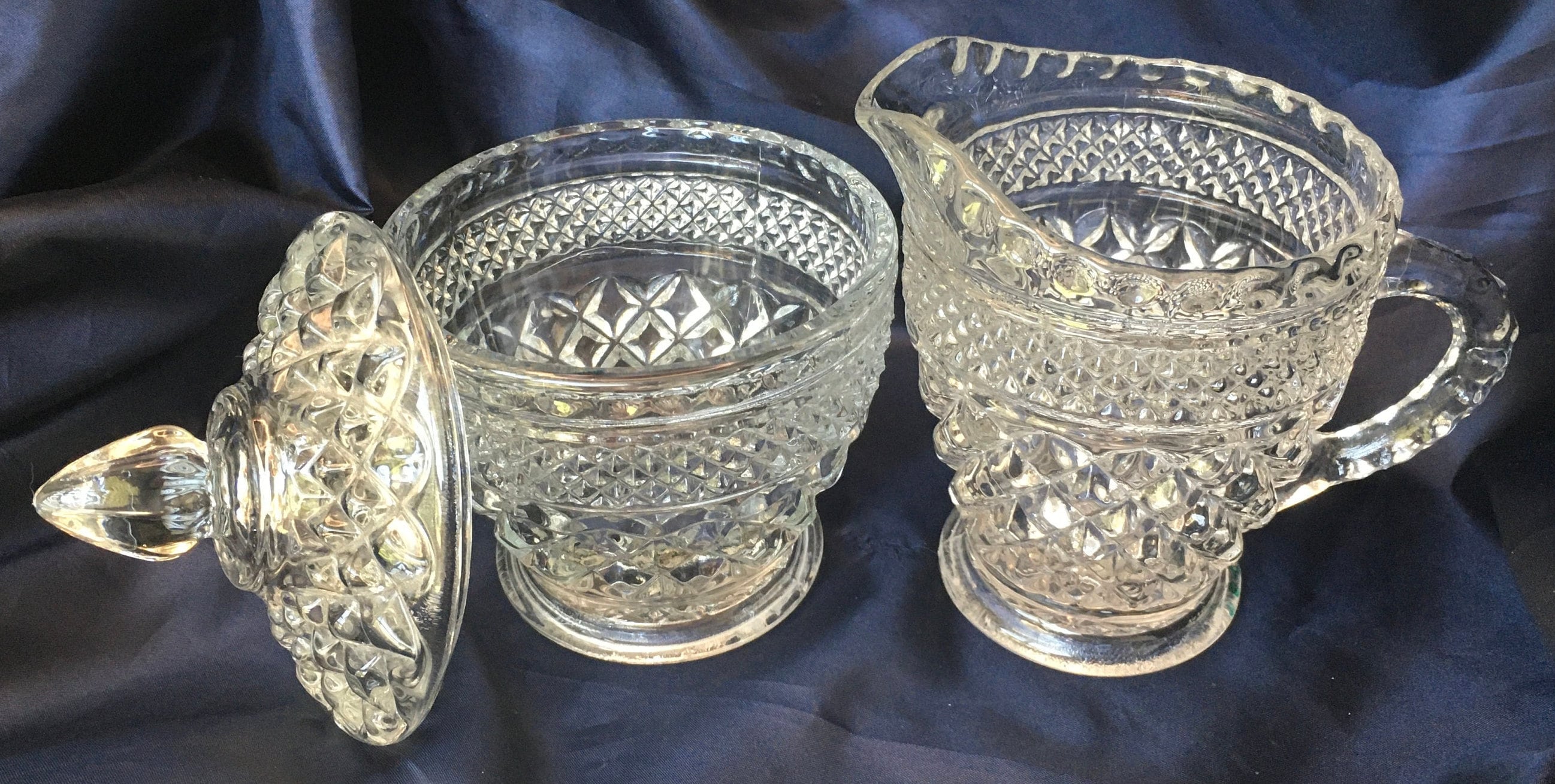 アンカーホッキングのウェックスフォード シュガーボウルとクリーマー