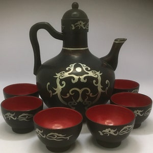 Beautiful Wooden Sake Decanter Teapot and 6 Red and Black Bowls Sake Cups Ochoko Sake Ware Asian Tablescape Party Decor Centerpiece