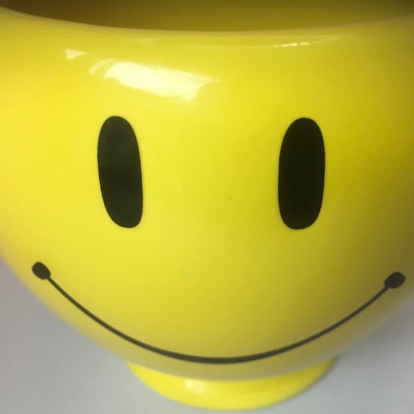 Oversized Large Yellow Happy Face Meme Footed Coffee Mug Cup Soup Bowl Ramen Bowl Cocoa Hot Chocolate Centerpiece Utensil Holder Teleflora