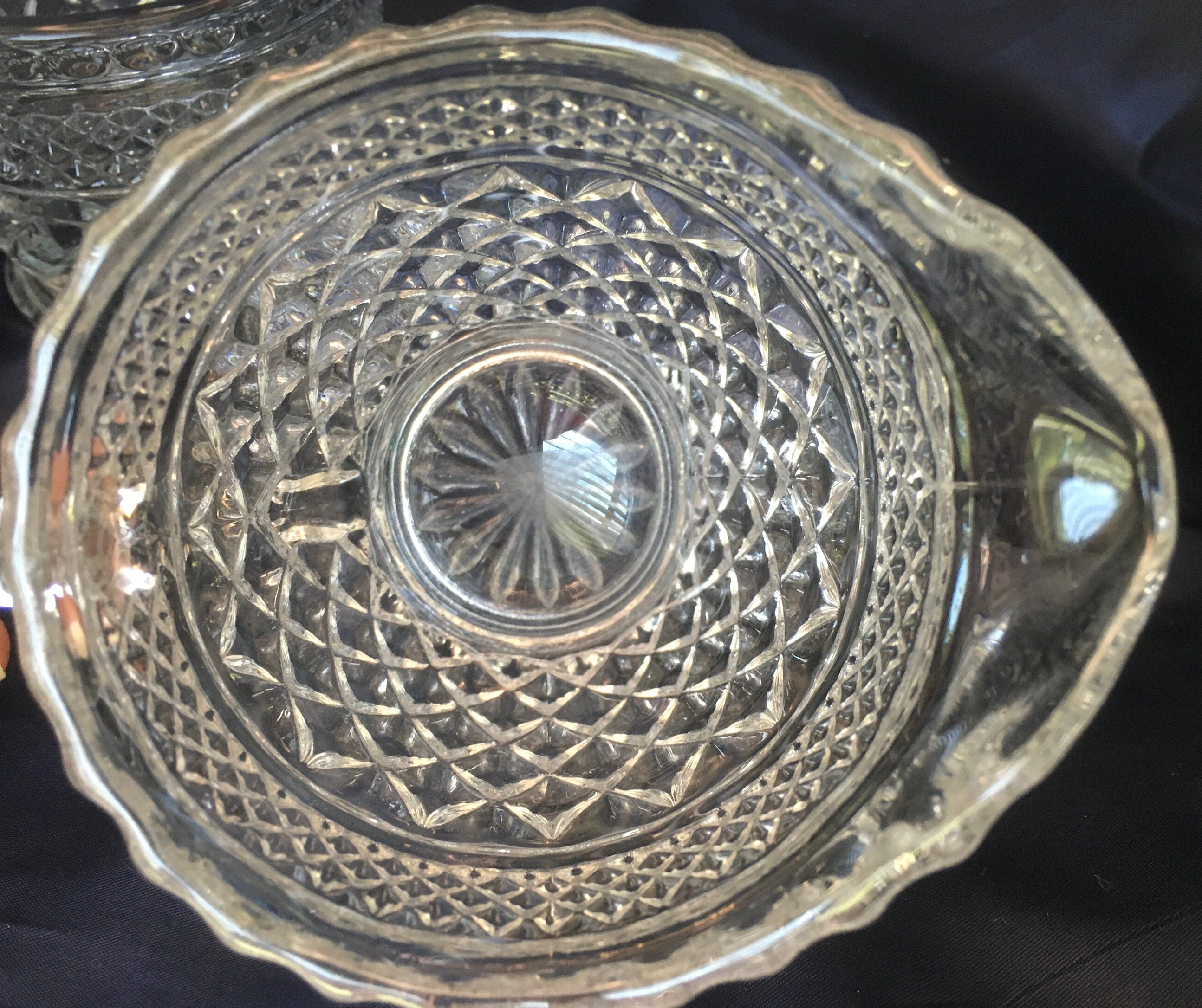 アンカーホッキングのウェックスフォード シュガーボウルとクリーマー