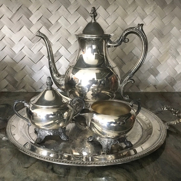 FB Rogers Silver Co Trademark 1883 Crown 2391 Servicio de té Tetera con patas Sugar Bowl Creamer Bandeja de servicio redonda Detalle intrincado adornado