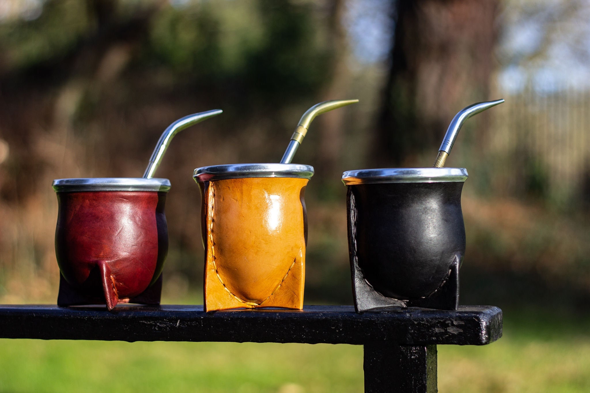 Clay Yerba Mate Becher Und Einige Tortillas Auf Der Seite