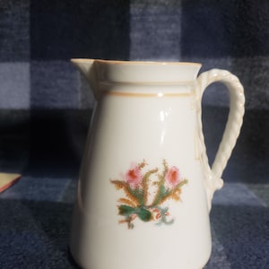 Haviland Limoges 5&quot; creamer Moss Rose in very good condition  no chip or cracks  see pictures.