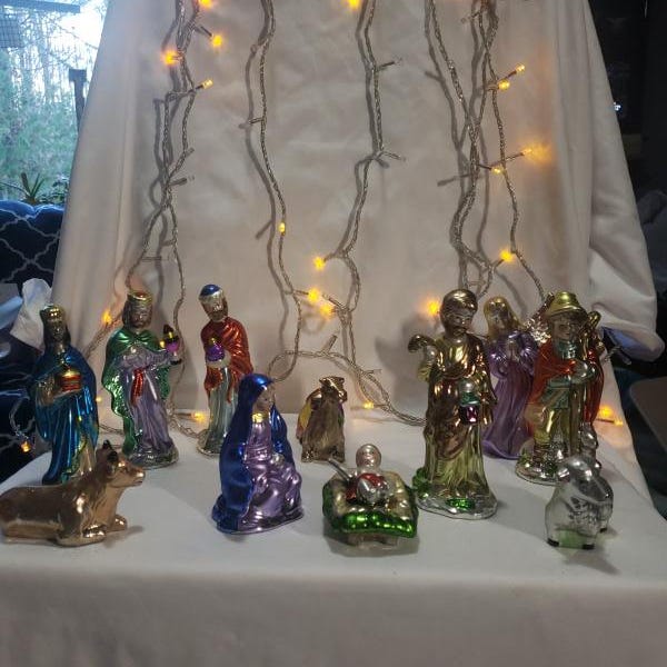 Vintage porcelain glass Lustre cheche nativity scene 10 piece set in good condition see picture
