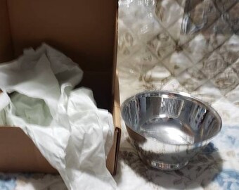 Oneida Holloware bowls New in box 6"x3"T.