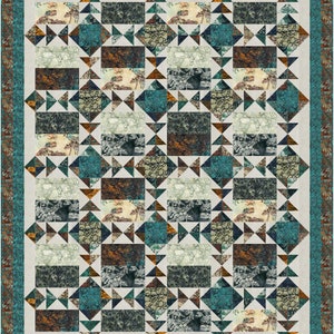 Könnte beinhalten: Eine Steppdecke mit einem geometrischen Muster aus türkisfarbenen, braunen und grauen Dreiecken und Quadraten. Der Stoff hat eine marmorierte, strukturierte Optik.