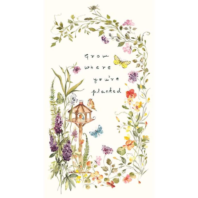 Pode incluir: Uma ilustra&ccedil;&atilde;o em aguarela apresentando uma casa de p&aacute;ssaros rodeada por flores coloridas, folhagem verde e borboletas. O texto "grow where you're planted" est&aacute; escrito no centro. A obra inclui tons de roxo, amarelo e rosa.