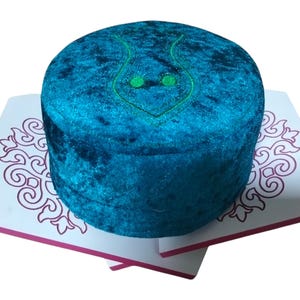 Turquoise Velvet Fez Hat: Islamic Skullcap with &#39;Na&#39;l-I Şerif&#39; Embroidery