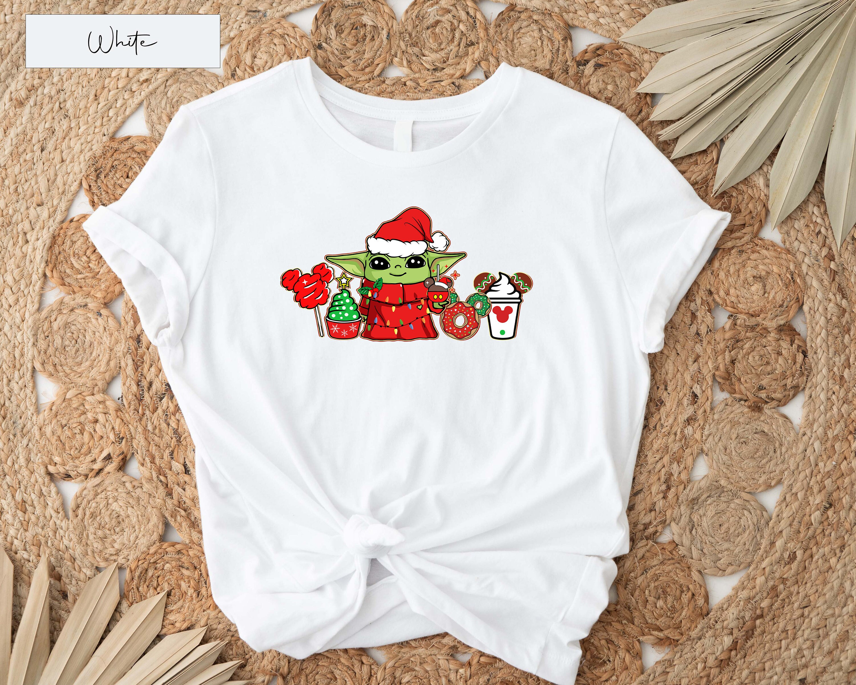 Discover Baby Yoda Weihnachtsshirt, Disney Snacks T-Shirt