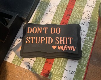 2”x4” Gör inte dumma skit-skylt med kärlek till mamma