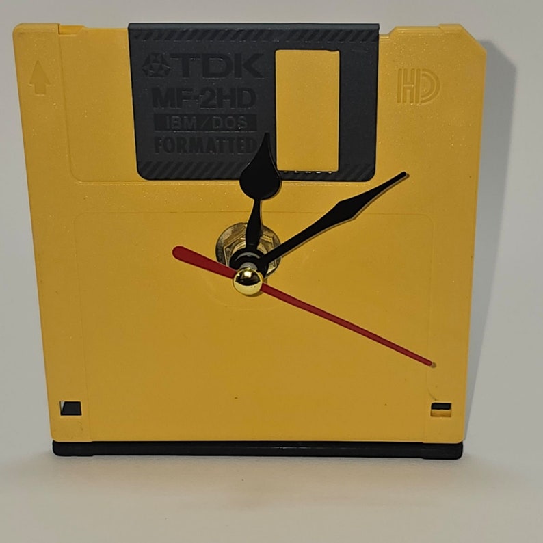 Minimalistic Retro Floppy Disc Desk Clock Etsy