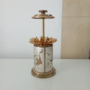 Vintage decorative object//cigarette dispenser//cigarette display//fish