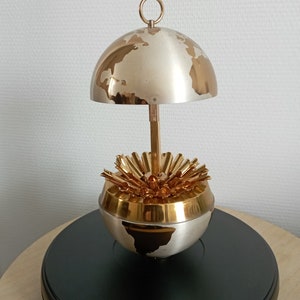Vintage decorative object//world map cigarette dispenser//table cigarette holder