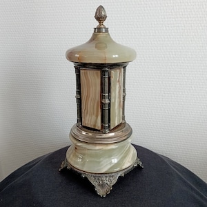 Carillon//giostra musicale in onice//distributore di sigarette