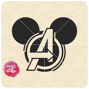 Może przedstawiać: Czarno-biała sylwetka uszu Myszki Miki z logo Avengers w środku. Logo to stylizowane "A" z okręgiem wokół i strzałką skierowaną w prawo.