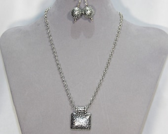 Flowers and Petals Pendant, Necklace and Earring Set
