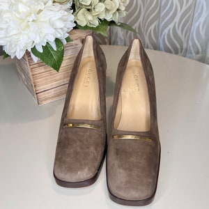 Gucci Braun Wildleder Blockabsatz Slip On Pumps Größe 8,5