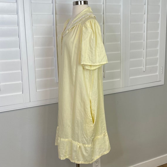 Classic Yellow Long Sleeves Evening Gown with Lace Appliques main image 0