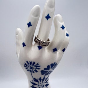 Beautiful Vintage Sterling Silver Claddagh Ring