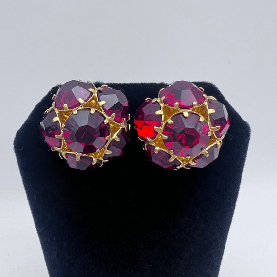 Boucles D'oreilles Strass Rouge Sur Métal Vieil Or - Sans Nickel, Neuf Avec étiquettes