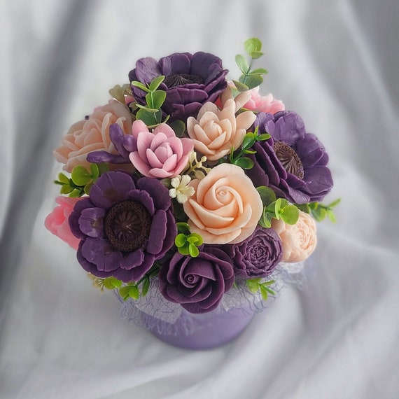 Ramo de flores de jabón, violeta y rosa Ramo de flores de jabón, violeta y rosa
