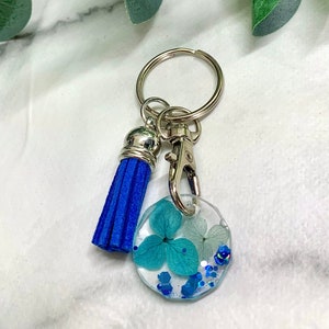 Blue Hydrangea Flower Filled Trolley Token on Keyring Clip with Tassel // Trolley Coin, Locker Coin, Resin Keyring