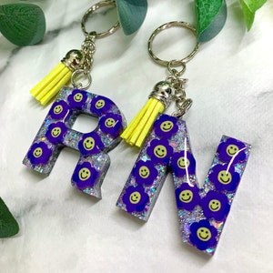 Blumen glückliche Gesichter personalisiert Schlüsselanhänger // Personalisierter Schlüsselanhänger, Personalisiertes Geschenk