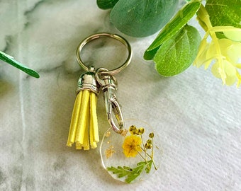Yellow Flower Filled Trolley Token on Keyring Clip with Tassel // Trolley Coin, Locker Coin, Resin Keyring