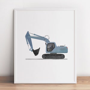 Op de afbeelding: Een blauwe graafmachine met een zwarte bak, op een witte achtergrond.