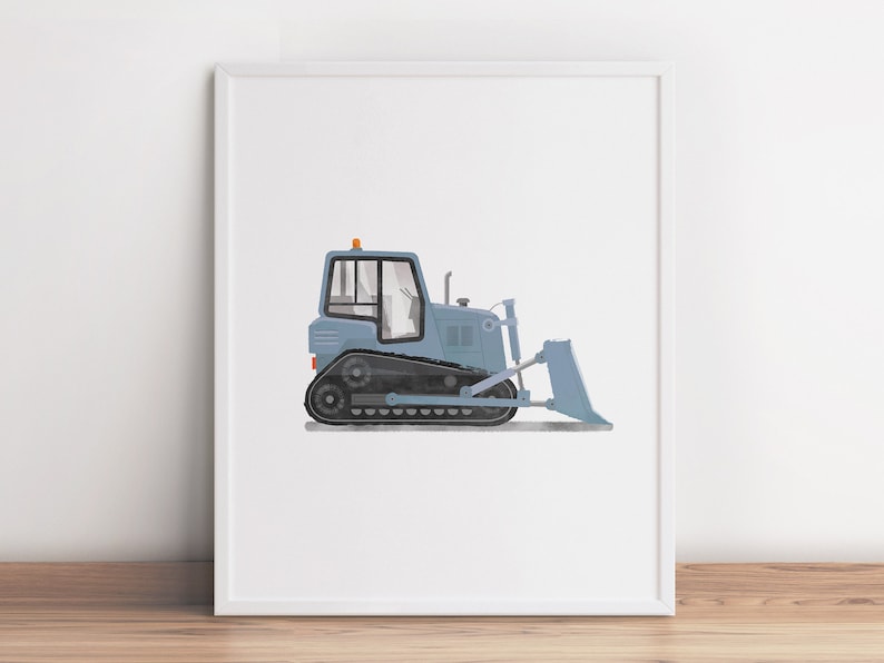 Op de afbeelding: Een blauwe en zwarte bulldozer met een opgeheven blad. De bulldozer staat op een witte achtergrond.