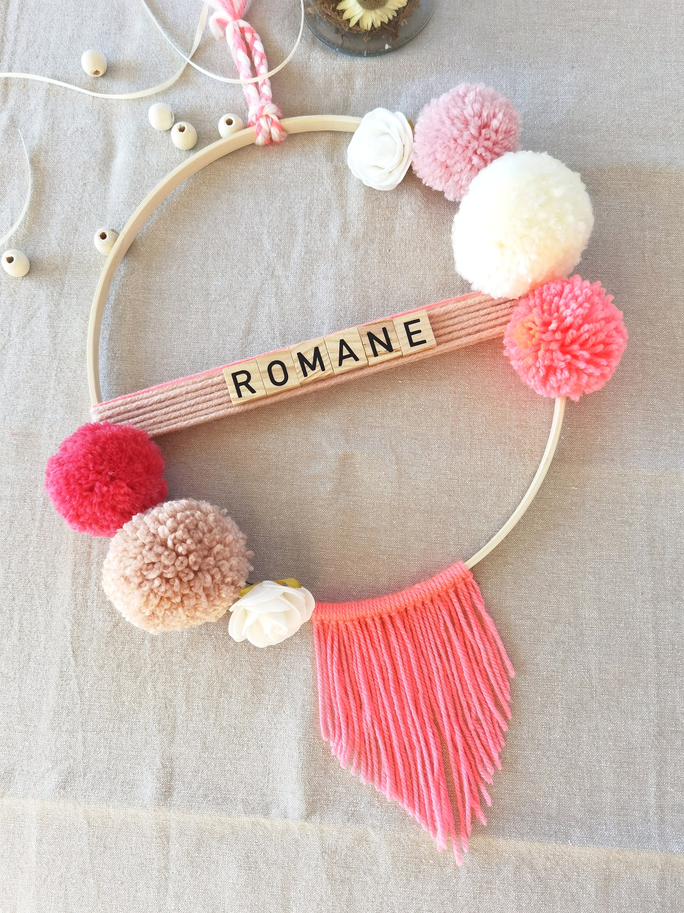 Couronne Bois de Bambou Personnalisée Agrémentée Pompons