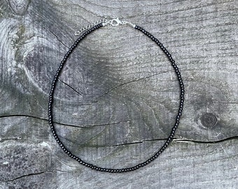 3mm schwarze Rocailles Perlenkette, Minimalistischer Choker, Rocailles Perlenkette, Perlenschmuck, Schwarzer Choker, Schwarze Halskette, Glasrocailles Perle