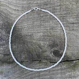 3mm Pearlescent Seed Bead Necklace, Minimalistic Choker, Seed Bead Necklace, Beaded Jewellery, White Choker, White Necklace, Glass Seed Bead