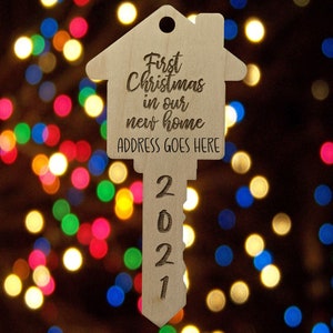 Aanpasbare House Key Ornament Eerste Kerst in Nieuw Huis SVG Digitaal Bestand Laser Ready Glowforge