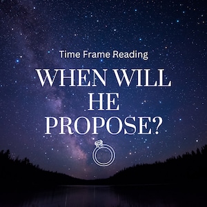 Puede incluir: Gráfico digital sobre un fondo de cielo estrellado. El texto dice "Time Frame Reading" encima de la pregunta "WHEN WILL HE PROPOSE?" con un gráfico de anillo debajo. La imagen tiene una combinación de colores azul oscuro y morado.